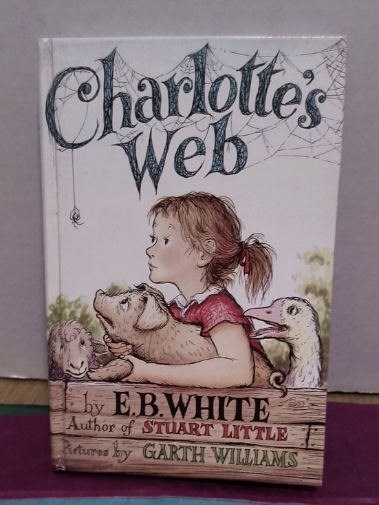 Other - Charlotte's Web Hardcover Book -hard Cover  B8